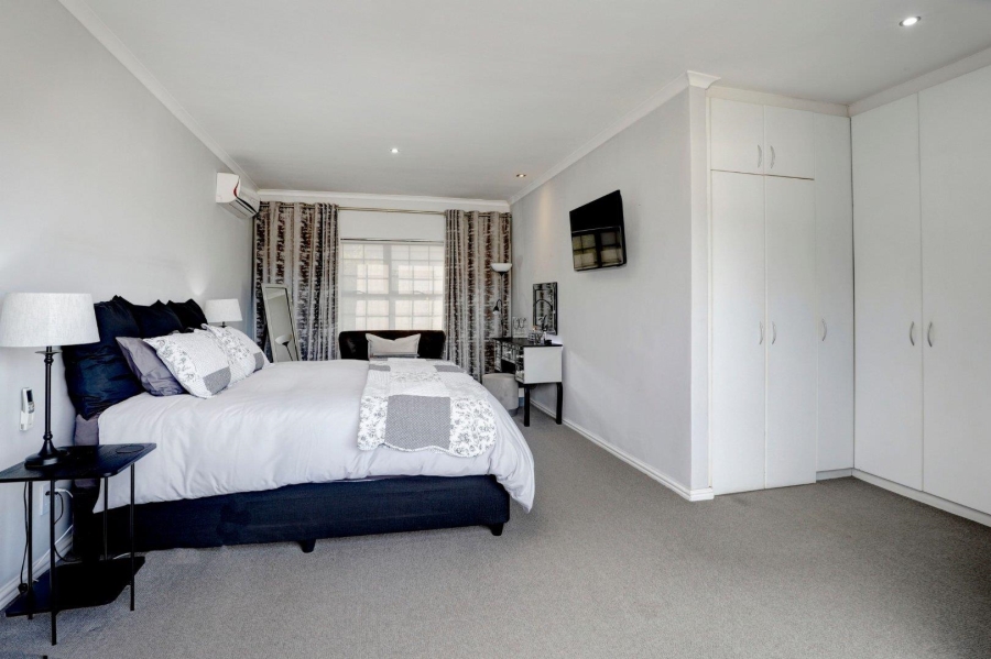 3 Bedroom Property for Sale in Van Riebeeckshof Western Cape